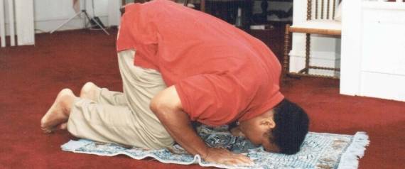 وزّع الكتب الإسلامية وخشي ألا يدخل الجنة.. اقرأ ما قاله الصديق المقرّب لمحمد علي حول أسطورة الملاكمة