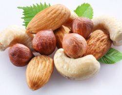 لماذا لا يجب ان تخلو مائدتكم الرمضانية من المكسرات؟