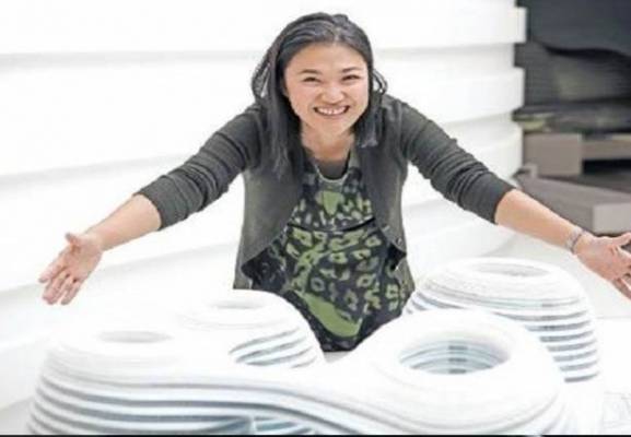 كيف جمعت أغنى امرأة في العالم ثروتها؟