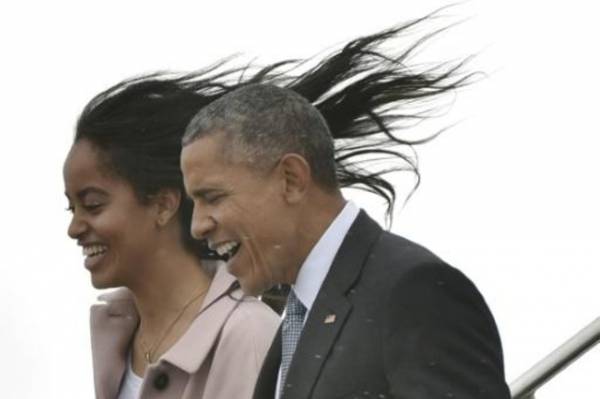 باراك اوباما يشارك في حفل تخرج ابنته ماليا من المدرسة الثانوية