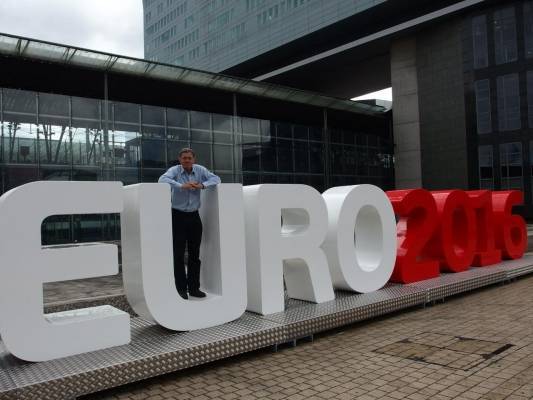 فرنسا تحظر بيع الكحوليات في مناطق مشجعي يورو 2016