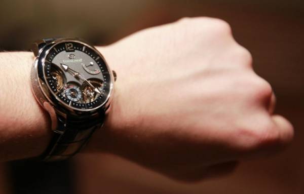 ما هو السرّ في ارتداء النّاس السّاعة في اليد اليُسرى؟