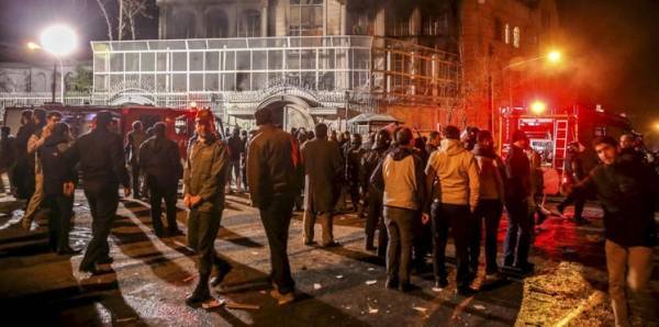 إيران تغلق مؤسسة دينية متورطة بالهجوم على السفارة السعودية (صور)