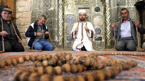 تركيا.. مسبحة عملاقة عمرها 700 عام تجذب المصلين في رمضان