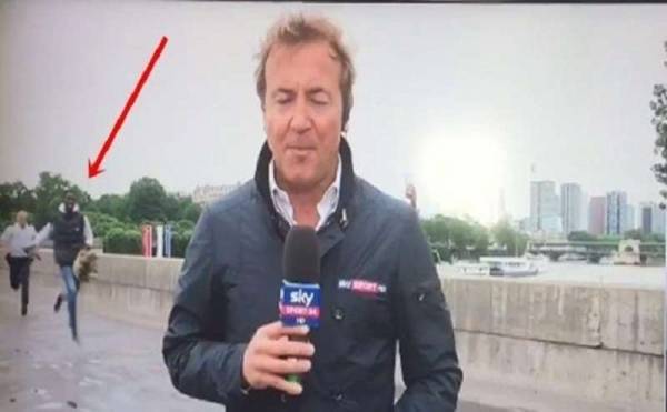 بالفيديو.. شرطي فرنسي يطارد لصاً على الهواء مباشرة