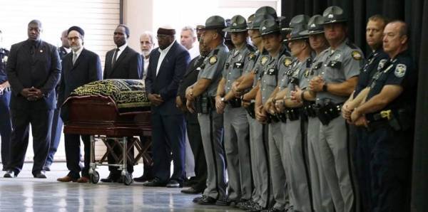 مشاهدة محمد علي كلاي في القبر بمليون دولار‎..!