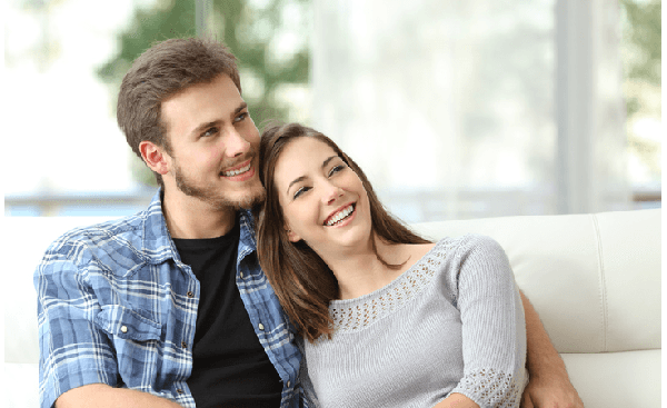 8 فوائد للعناق بين الزوجين... تعرّفي إليها!