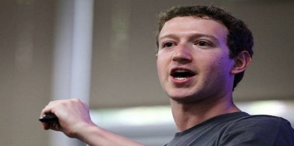 “مارك زوكربيرغ” مستمر على عرش “فيسبوك” لعدة سنوات
