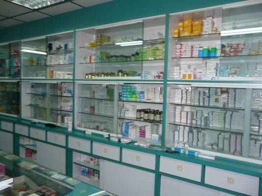 القبض على مطلوبين بقضايا سلب صيدليات