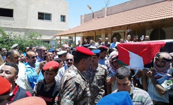 الشهيد الطلافحة أخبر والدته أنه سيعود ملفوفا بالعلم الأردني