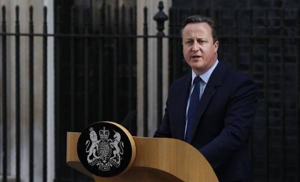 كاميرون يعلن نيته الاستقالة