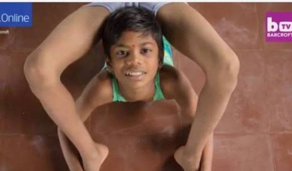 بالفيديو.. تعرف على الطفل المطاطي في الهند