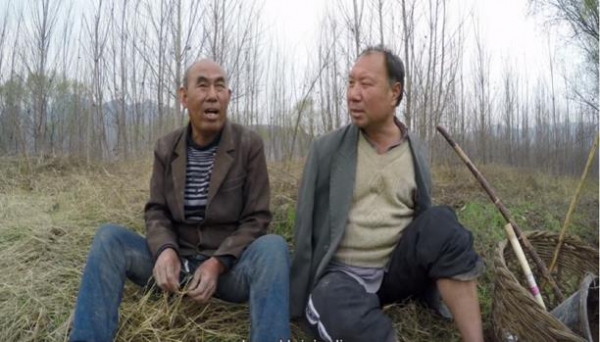 رجل أعمى وآخر مبتور الذراعين زرعا غابة في الصين (فيديو)