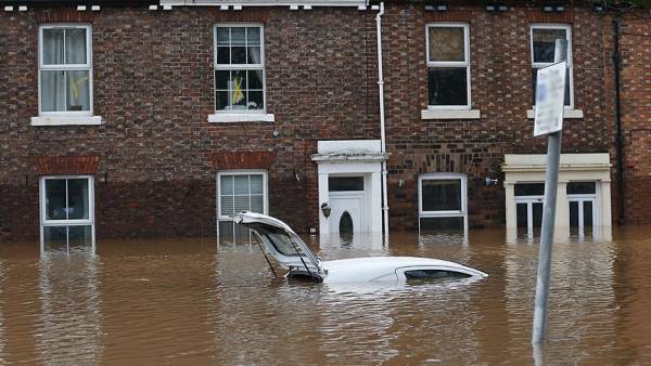 26 حالة وفاة حصيلة ضحايا فيضانات فرجينيا الأمريكية