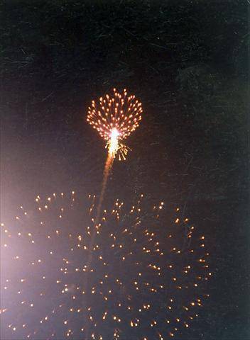 بالفيديو.. هنود يبتكرون أغرب ألعاب نارية في العالم