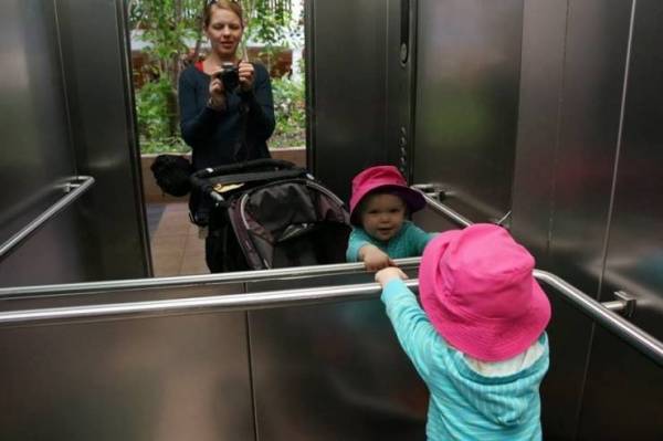 ما سرّ المرآة داخل المصعد؟