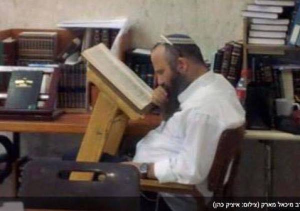 قتيل عملية الطعن بالخليل حاخام متطرف.. من يكون؟!