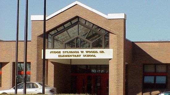 270 تهمة جنسية تلاحق معلما أمريكيا