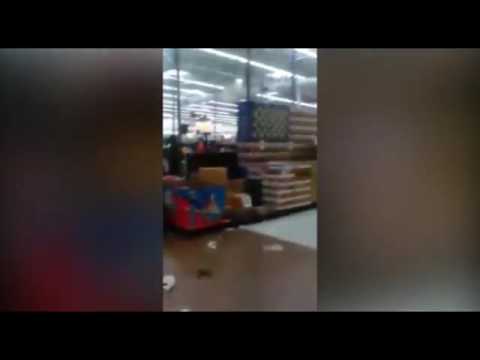 فيديو : فستان فتاة أميركية يتسبب بشجار بين 30 شخص في نيويورك!