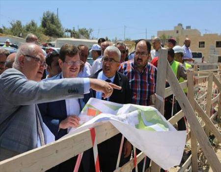 وزيرا الاشغال والصحة يتفقدان مشروع توسعة مبنى مستشفى الايمان الحكومي في عجلون