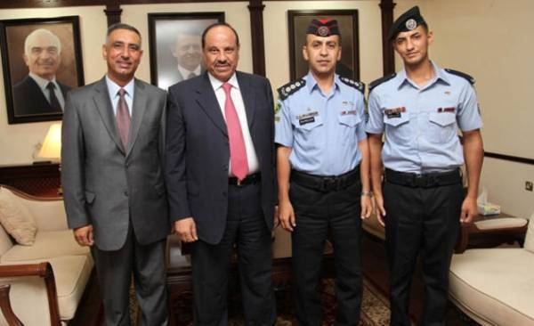 تكريم رجلي أمن ومواطن ساهموا بالقبض على مرتكب جريمة البقعة