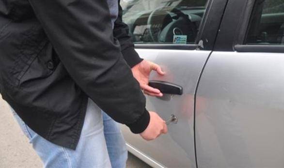 عمان تفاصيل القبض على لص سرق سيارة سعودية بداخلها 5 أطفال‎ وخادمة