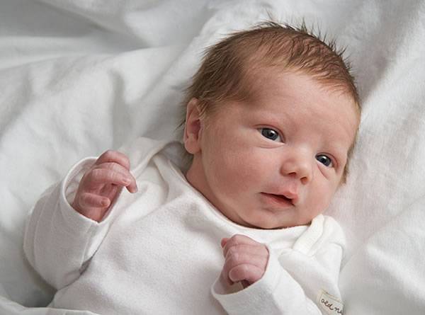 العثور على رضيع امام مسجد في اربد