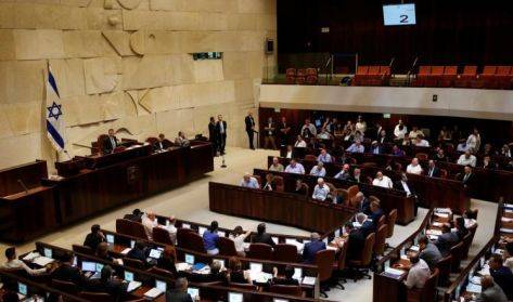 الكنيست يقر قانونا يسمح بإقصاء النواب العرب