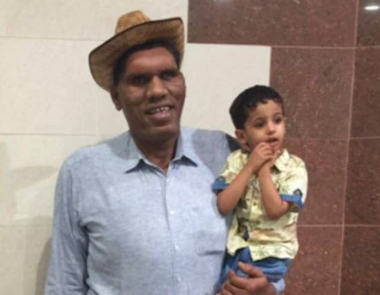 أطول رجل في العالم شبير: أتناول 7 دجاجات و40 علبة مياه في اليوم