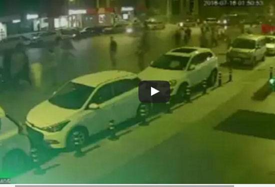 فيديو مذهل: دهسته دبابتان ونجا من الموت بأعجوبة في احداث تركيا