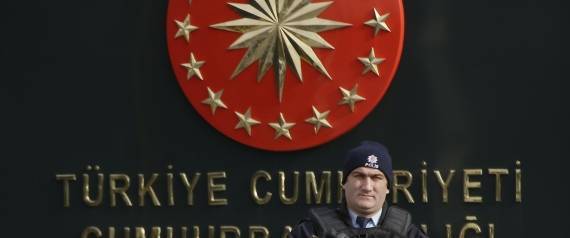 اعتقال 300 من حرس أردوغان.. وإلغاء 10 آلاف جواز سفر