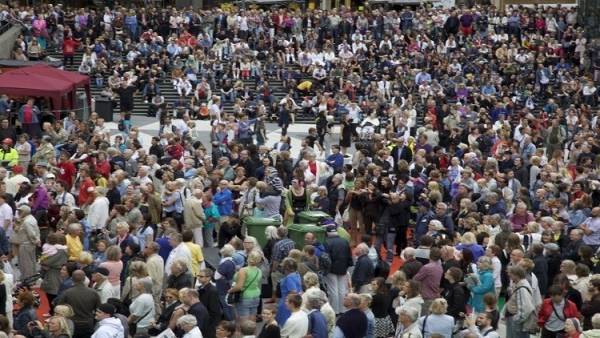 زيادة عدد الأصدقاء .. تدل على الغباء والتعاسة