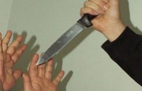 إتهمها زوجها بالخيانة.. فطعنته في قلبه ودفنته تحت السرير