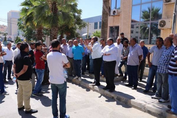 قرار منع الاستقدام لوزير العمل يثير سماسرة العقود