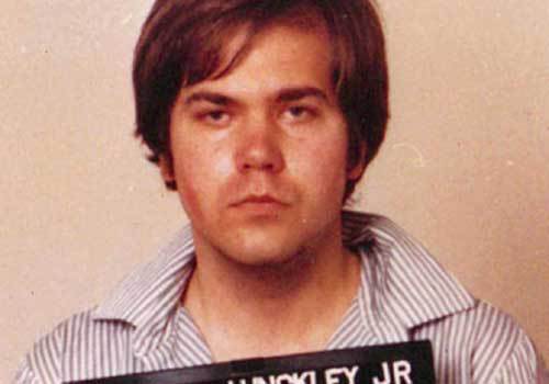 إطلاق سراح المدان بمحاولة اغتيال رونالد ريغان من مصحة عقلية