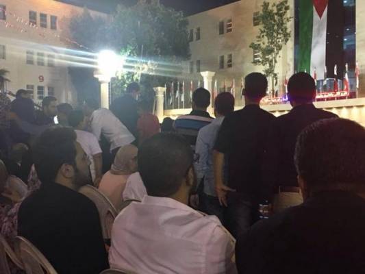 مشاجرة بالكراسي تهز جامعة البتراء في حفل التخريج