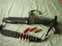 ضبط أسلحة في مركبة تحمل لوحة أرقام مزورة بالعقبة