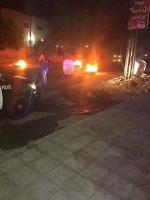 دهس طفلين يتسبب بإغلاق طريق مادبا بالاطارات المشتعلة