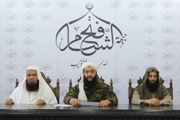 من هو احمد حسين الشرع .. ومن اللذين ظهرا مع الجولاني؟