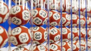 تذكرة يانصيب في بريطانيا تفوز ب61 مليون جنيه استرليني