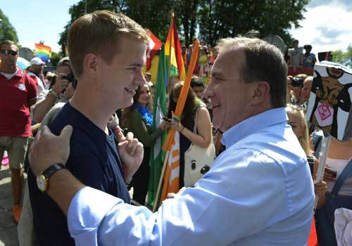 رئيس الوزراء السويدي يشارك في مسيرة فخر المثليين  بستوكهولم