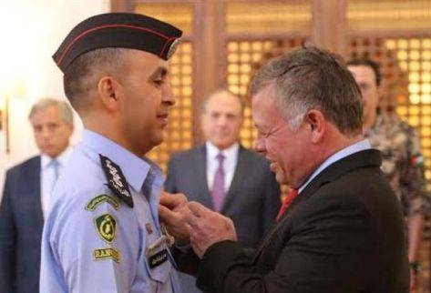 بالصور.. الملك يمنح فيصل وأحمد العدوان وسامي الشجاعة والإنقاذ