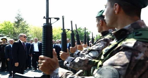 تركيا.. فصل 1389 جنديًا واغلاق أكاديميات حربية ومدارس عسكرية