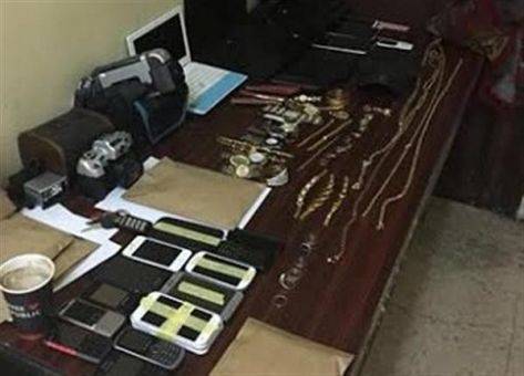 كشف ملابسات سرقة 48 منزل و7 مركبات في عمان  صور