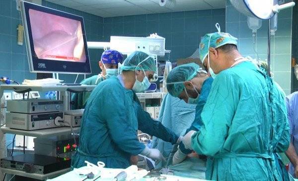 كويتي يحير الأطباء.. قطع رقبته وظل حياً