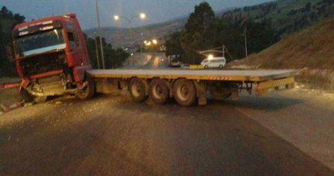 وفاة شاب بتدهور شاحنة في النقب