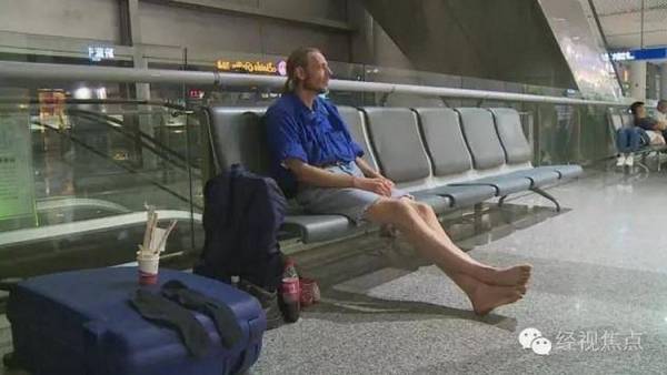 شاهد.. لحظة هروب ركّاب الطائرة الإماراتية قبل انفجارها بلحظات في مطار دبي