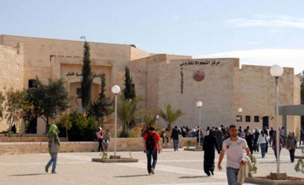 اعتصام لطلبة الهاشمية يلغي قرار دفع الرسوم قبل التسجيل