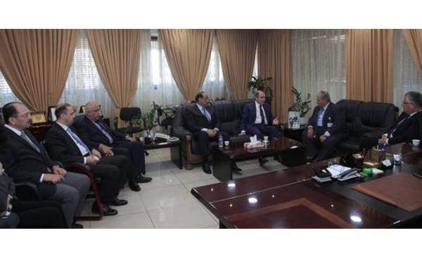 الملقي معلقا على ضرب المسؤولين: ما حدث في التلفزيون والضريبة معيب ومخجل