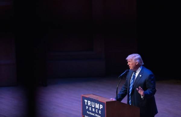 مسؤول كبير سابق ب سي آي إيه: بوتين جعل ترامب عميلاً  لروسيا دون أن يدري 